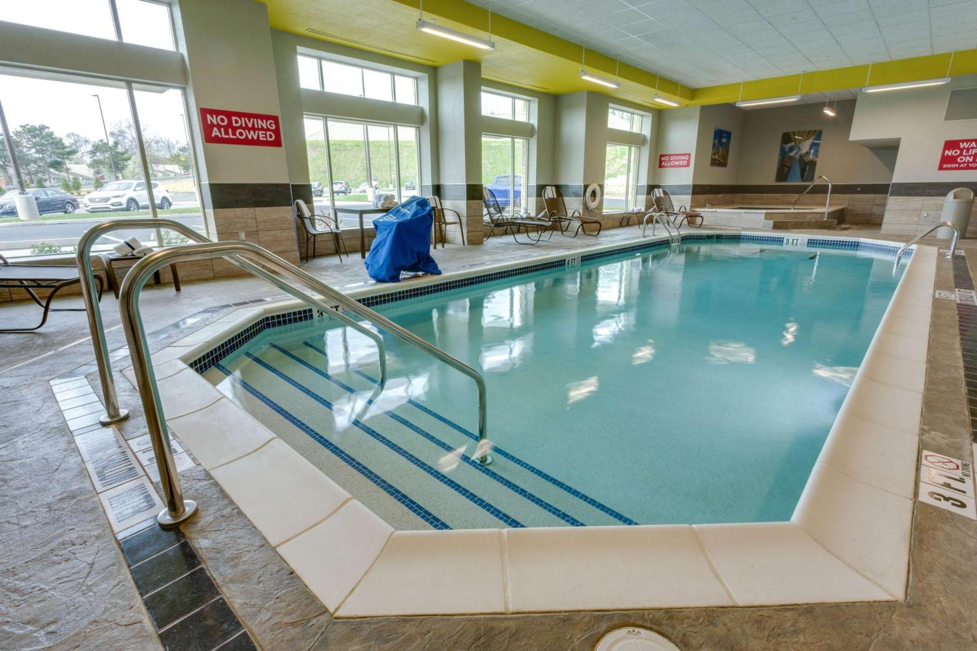 Drury Inn & Suites Pittsburgh Airport Settlers Ridge Eksteriør bilde